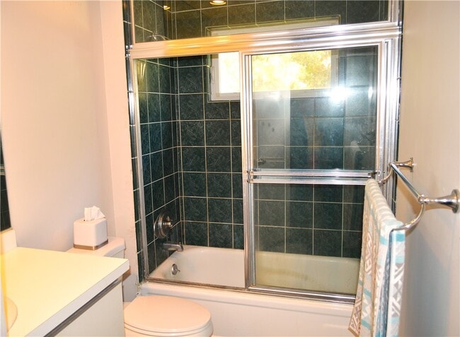 Building Photo - 132 Pines Dr