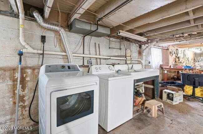 Building Photo - 144 Crestwood Ave