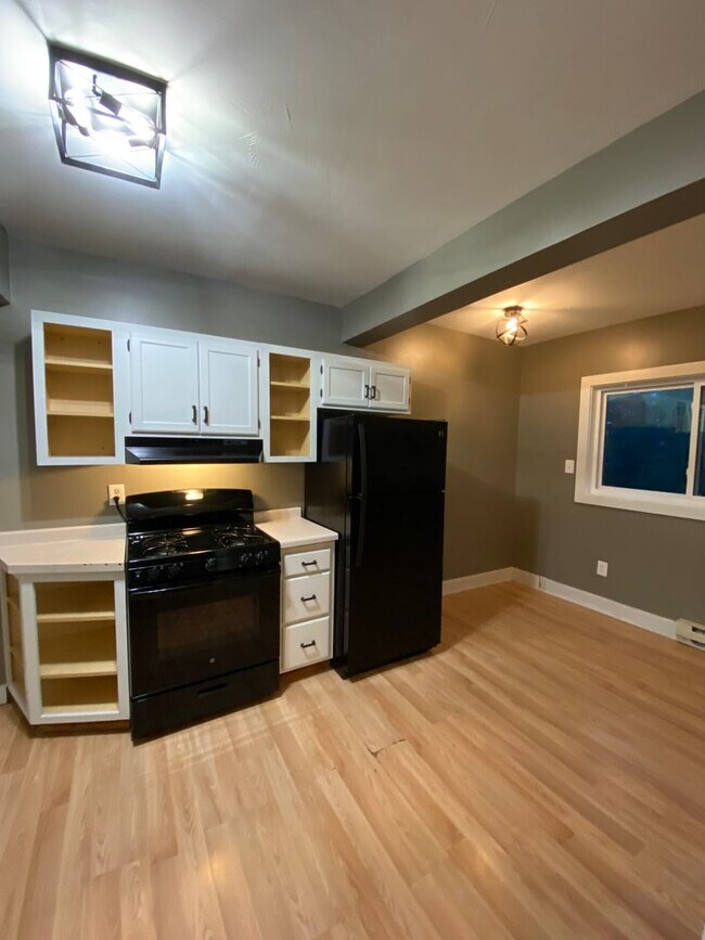 Building Photo - 2016-2018 E 6th Street