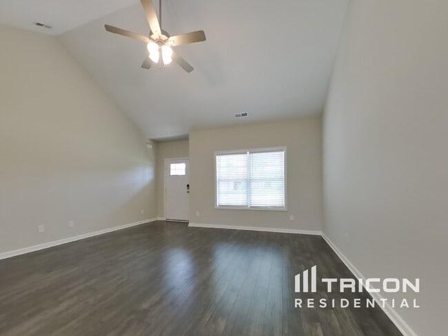 Building Photo - 1007 Cyril Dr