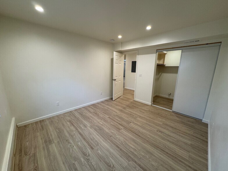 Building Photo - 1551 Santa Clara Ave