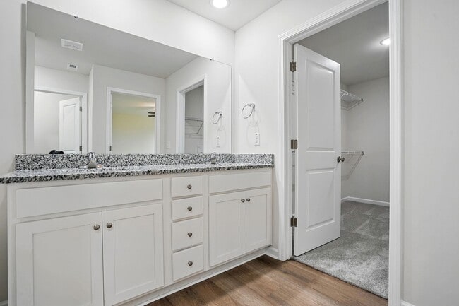 Building Photo - Charming 3-Bedroom Ranch with 2 Full Baths & Expansive Backyard Located in a Peaceful Cul-de-Sac