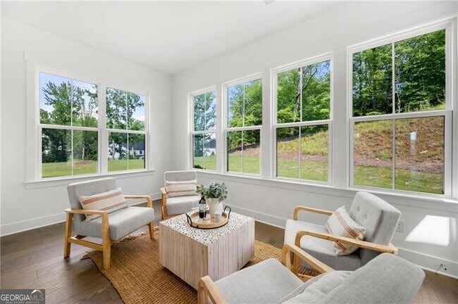 Building Photo - 2815 Medford Dr