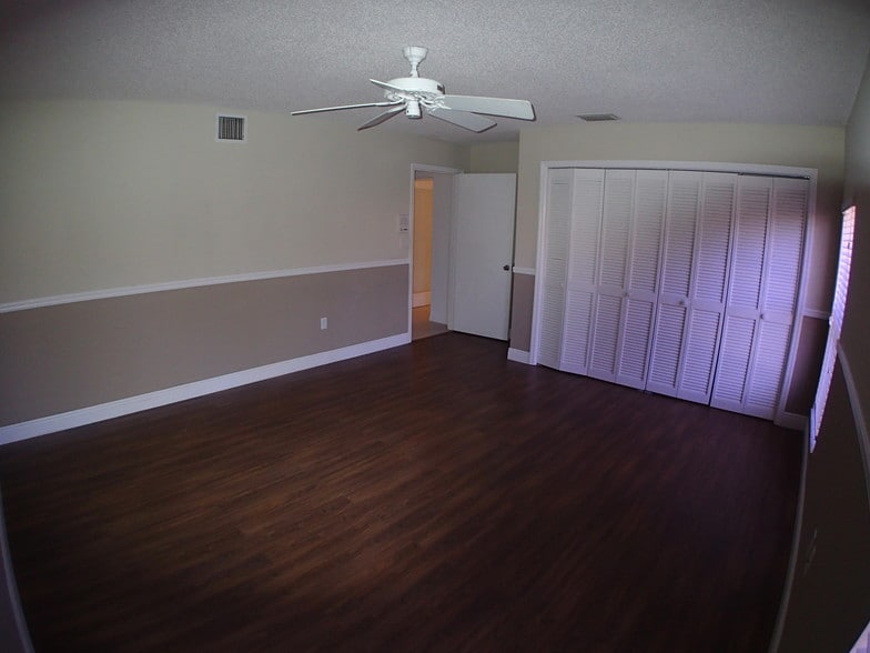 Building Photo - 15130 SW 164th Ave