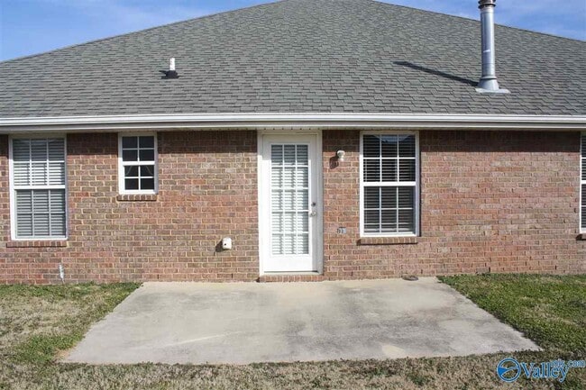 Building Photo - 7010 Thornwood Ln SE