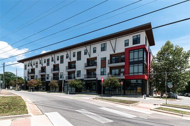 Building Photo - 2213 Poquito St