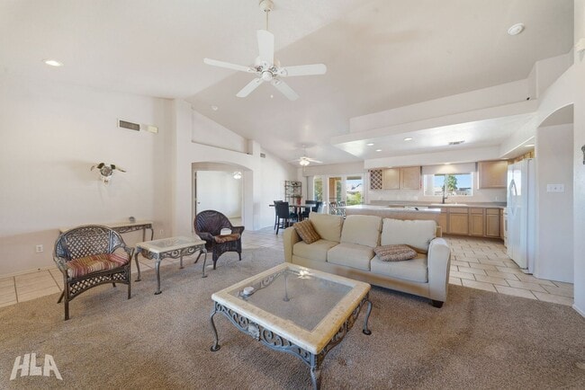 Building Photo - 10390 Fairway Dr