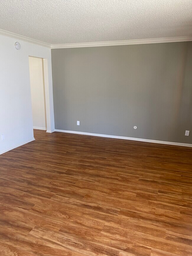 Living Area - 17030 Yukon Ave