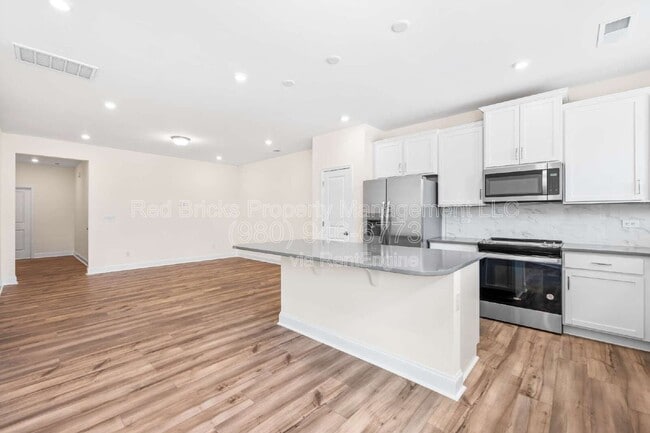 Building Photo - 1528 Cedar Tree Dr