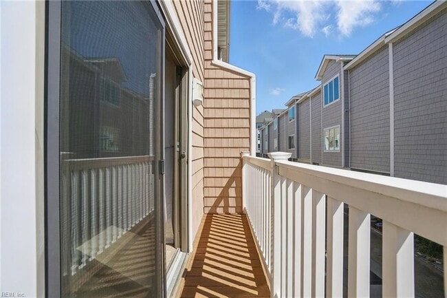 Building Photo - 2301 Beach Castle Ln