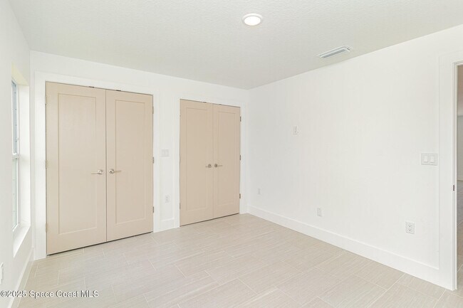 Building Photo - 1605 Par St NE
