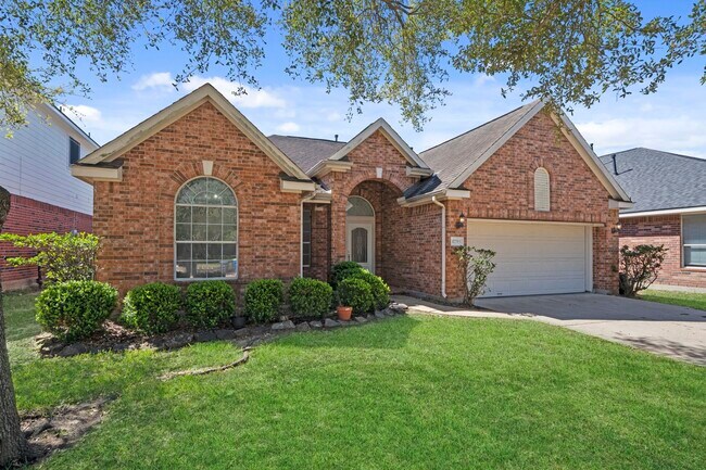 Building Photo - 17215 Fernchase Ct