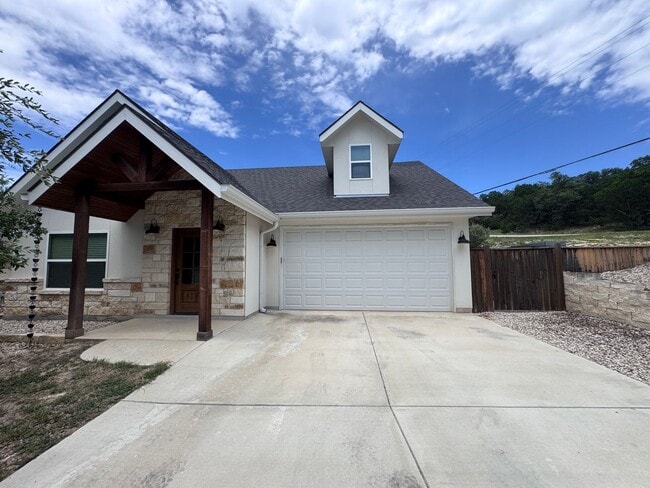 Building Photo - For Rent – 100 Brooklyn Dr, Canyon Lake, T...
