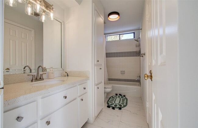 Building Photo - 15835 N Barkers Landing Rd