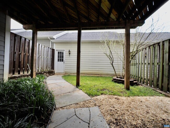 Building Photo - 904 Bing Ln