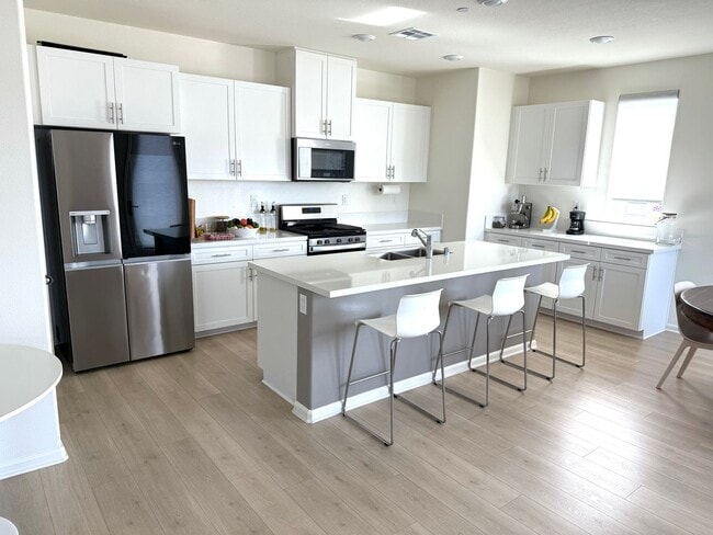 Building Photo - 1052 Kendale Wy