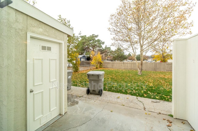 Building Photo - 223 N Liberty St