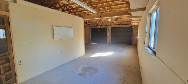 Building Photo - 4 Bedroom Home with Large Shop