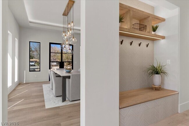 Building Photo - 2401 Driftwood Dr