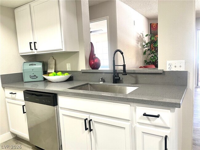 Building Photo - 5250 Mission Carmel Ln