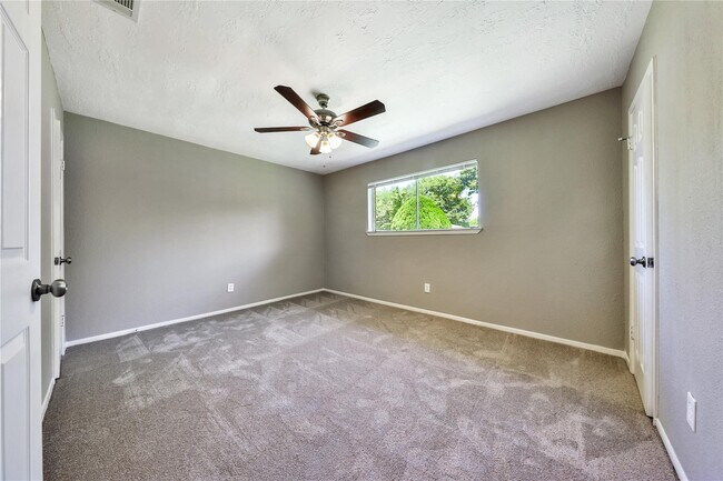 Building Photo - 9814 Appleridge Dr