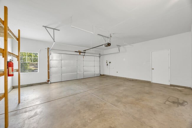 Building Photo - 9259 Crystal Falls Way