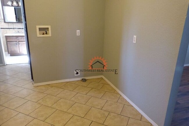 Building Photo - Cozy two bedrooms one bathroom apartment w...