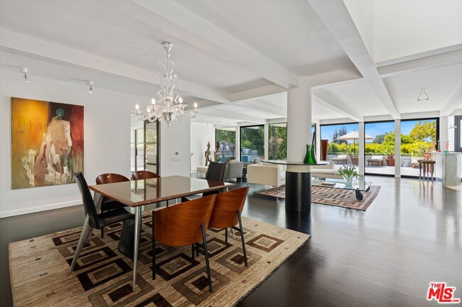 Building Photo - 2328 San Ysidro Dr