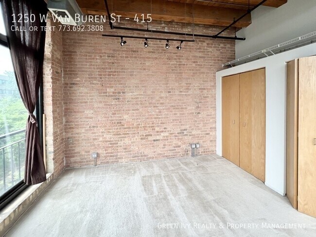 Building Photo - 1250 W Van Buren St