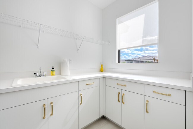 Building Photo - 8131 Laurel Falls Dr