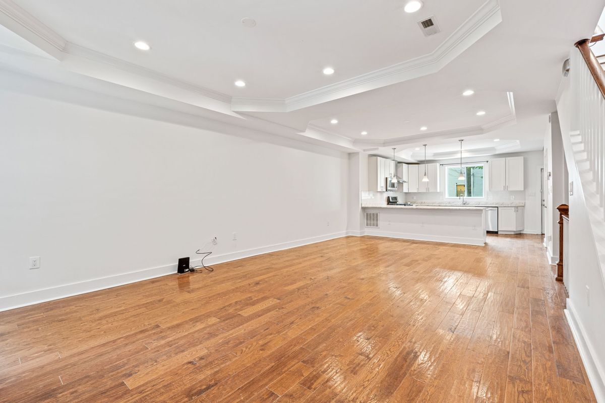 Building Photo - 1110 Orren St NE