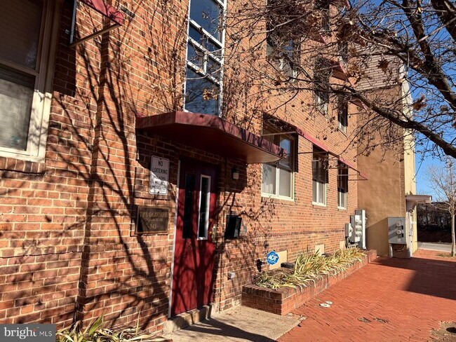 Building Photo - 345 Oakdale Pl NW