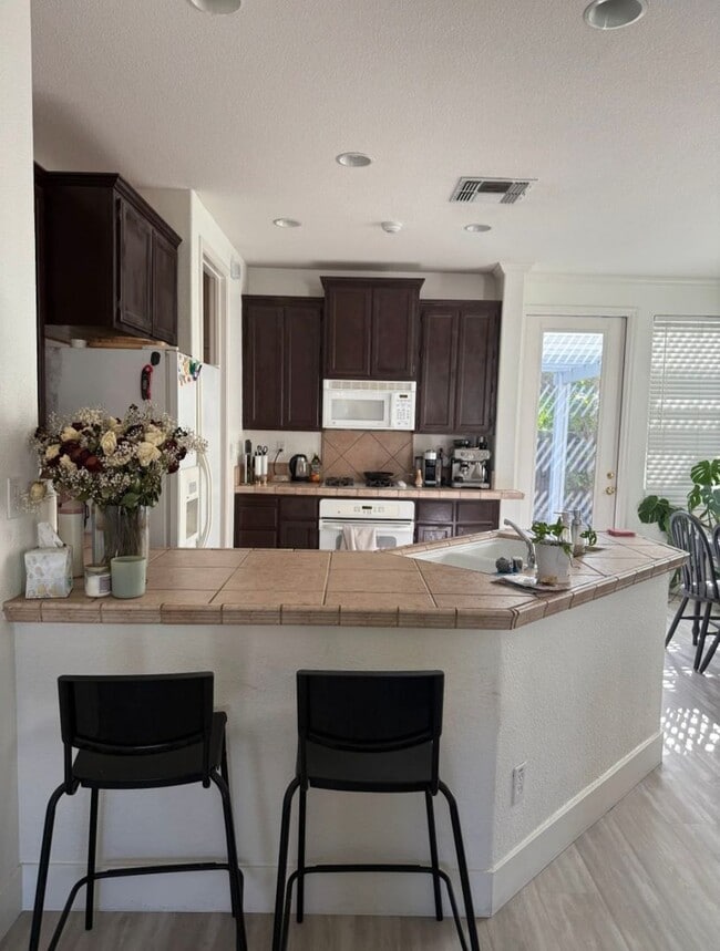 Building Photo - Adorable 3 bedroom 2 bath home