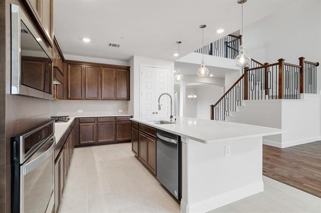 Building Photo - 310 Greystone Ct