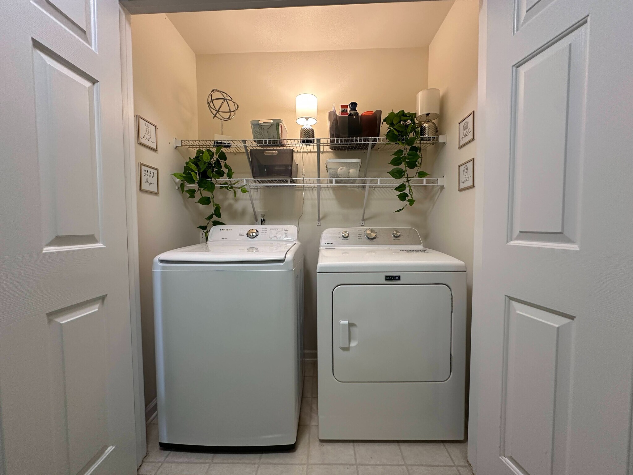 Building Photo - Room in House on Sunburst Ln