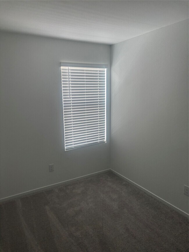 Building Photo - 952 Pertuso Ln