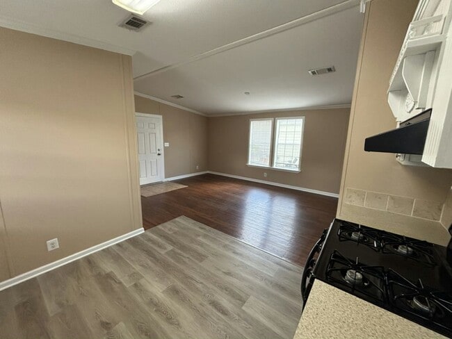 Building Photo - 6305 Colonial Dr
