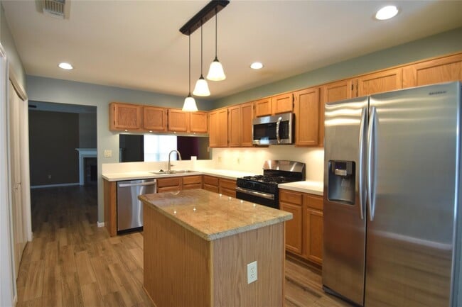Building Photo - 18010 Golden Ridge Dr