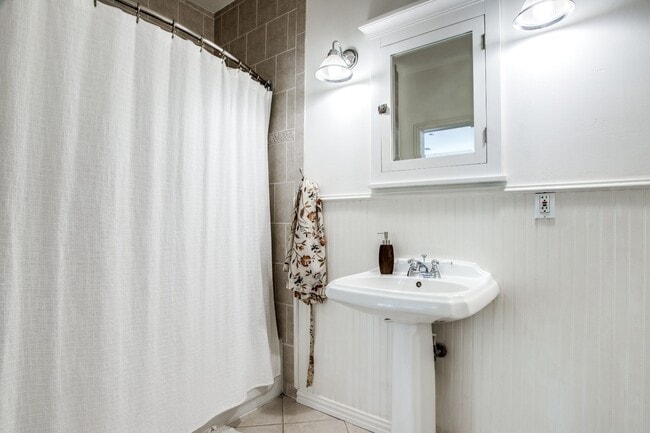 Building Photo - Beautiful home nestled in the heart of the coveted M - Street Neighborhood!