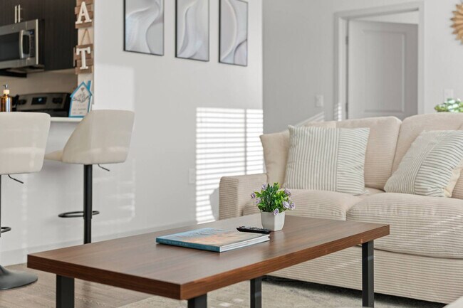 Building Photo - 711 W Broadway Rd