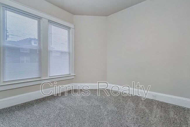 Building Photo - 301 Cedar St