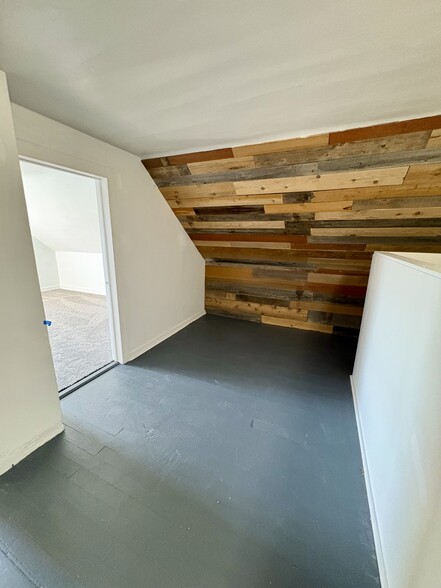 Building Photo - 477 3rd Ave NE