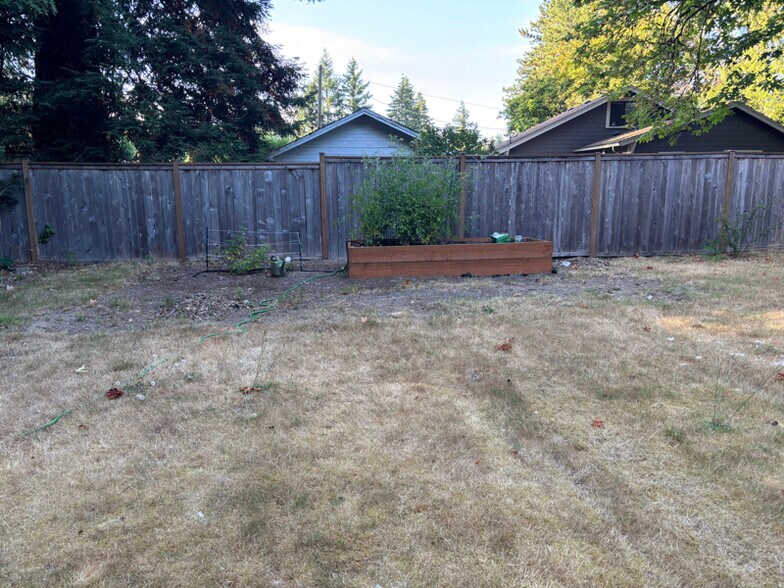 Building Photo - 1109 Shorewood Dr