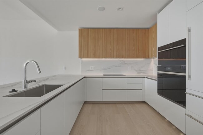 Building Photo - 1400 Biscayne Blvd