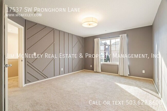 Building Photo - 17537 SW Pronghorn Ln