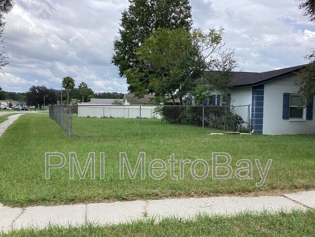 Building Photo - 7250 Applegate Dr