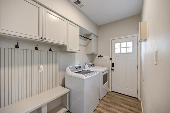 Building Photo - 4927 Kenlake Grove Dr
