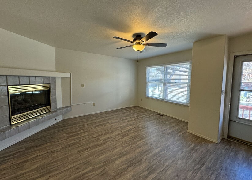 Building Photo - 6913 Yellowpine Dr