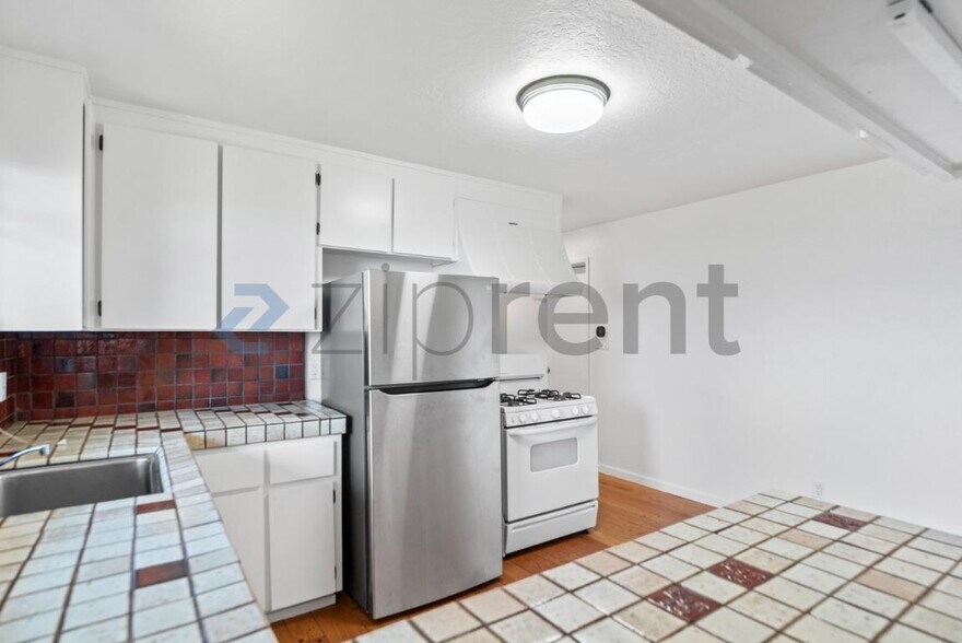 Building Photo - Unit