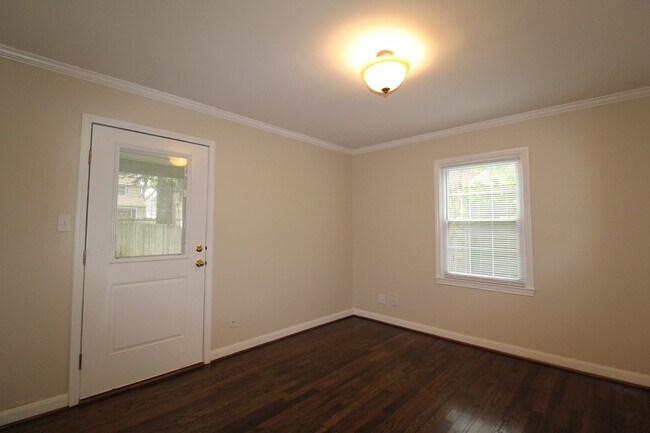 Building Photo - 2 Bedroom 1 Bath Home in Roeland Park